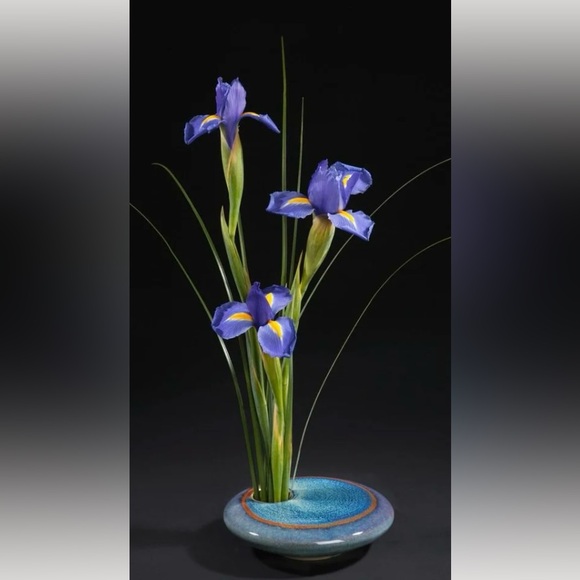 Georgetown Pottery Iris Ikebana Vase - Picture 3 of 3